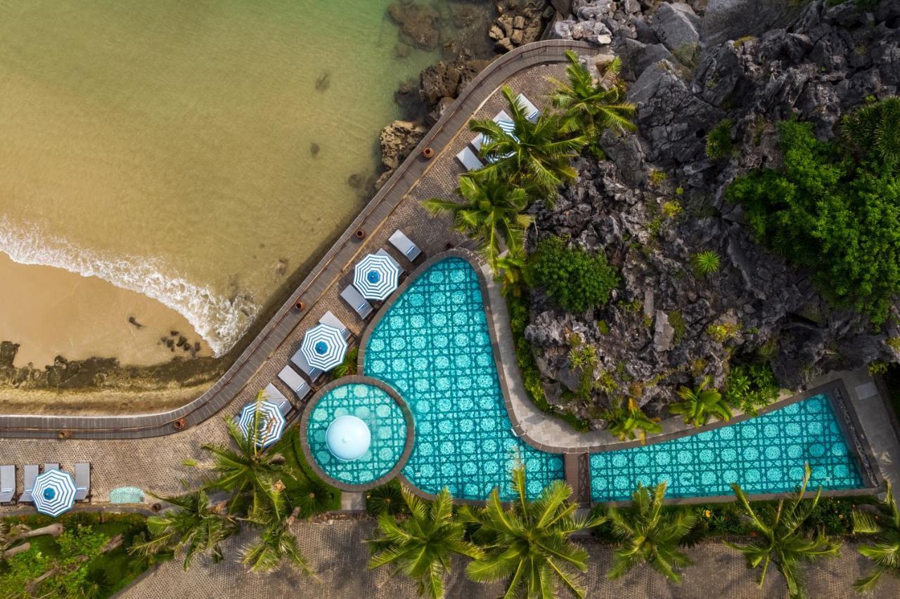 Hôtel Perle d'Orient Cat Ba - MGallery Chan Chau Buitenkant foto Aerial view of the pool at the resort