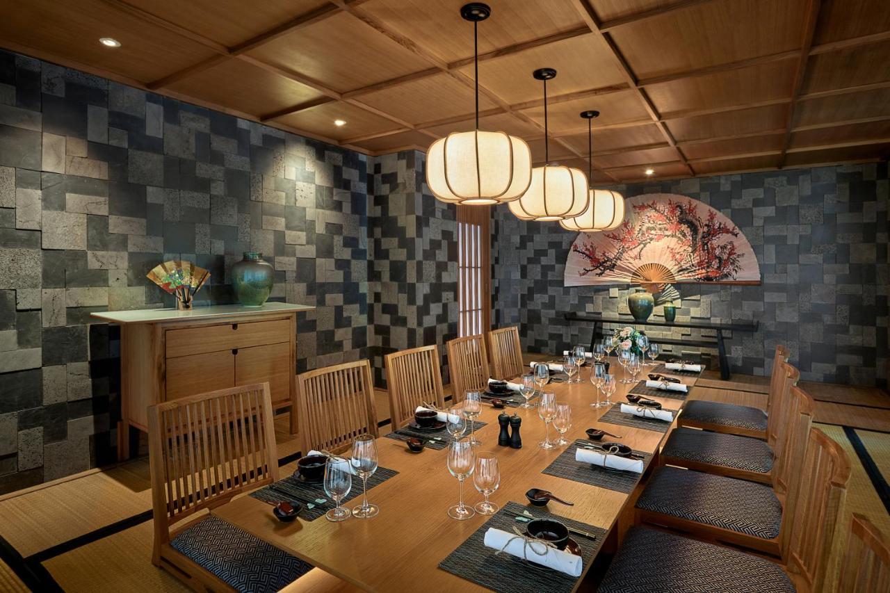 Hôtel Perle d'Orient Cat Ba - MGallery Chan Chau Buitenkant foto The interior of a restaurant