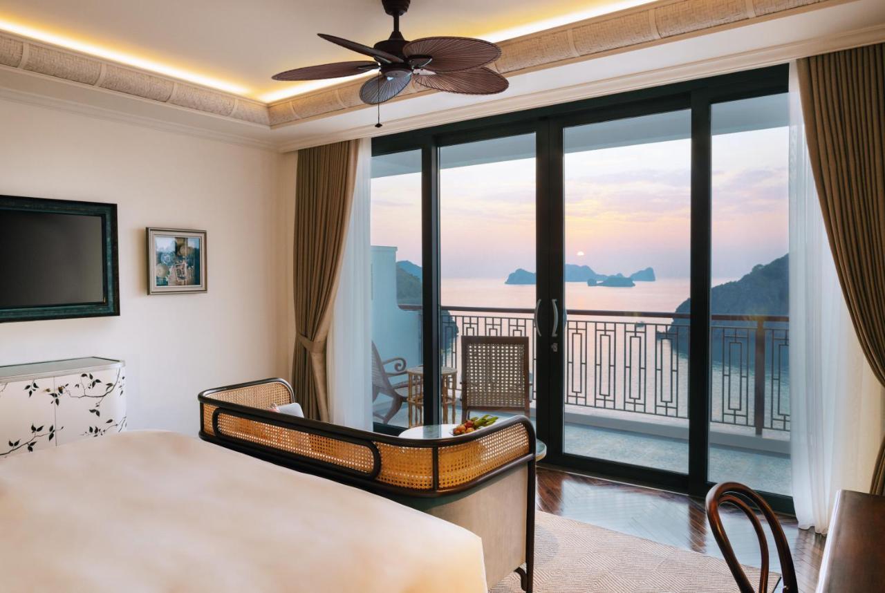 Hôtel Perle d'Orient Cat Ba - MGallery Chan Chau Buitenkant foto A room at The View