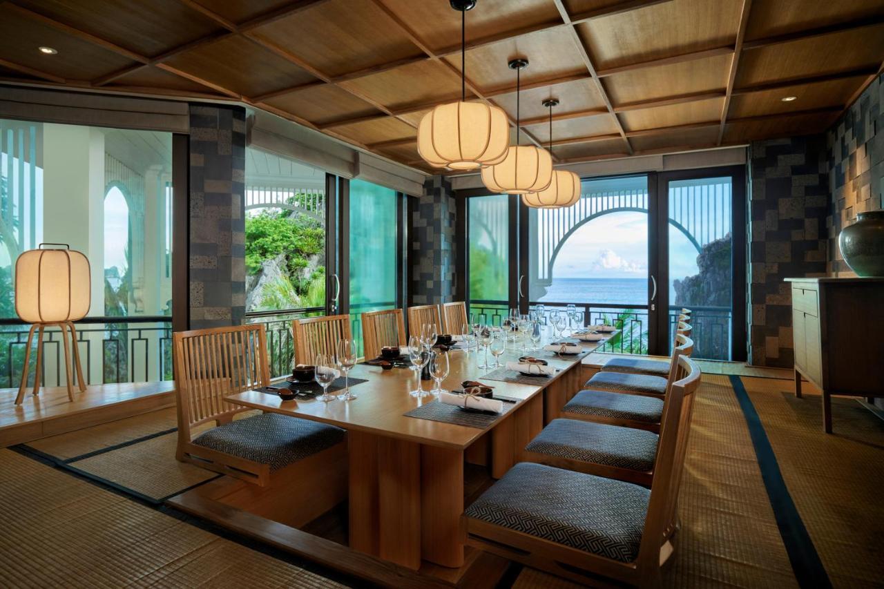 Hôtel Perle d'Orient Cat Ba - MGallery Chan Chau Buitenkant foto The interior of the restaurant