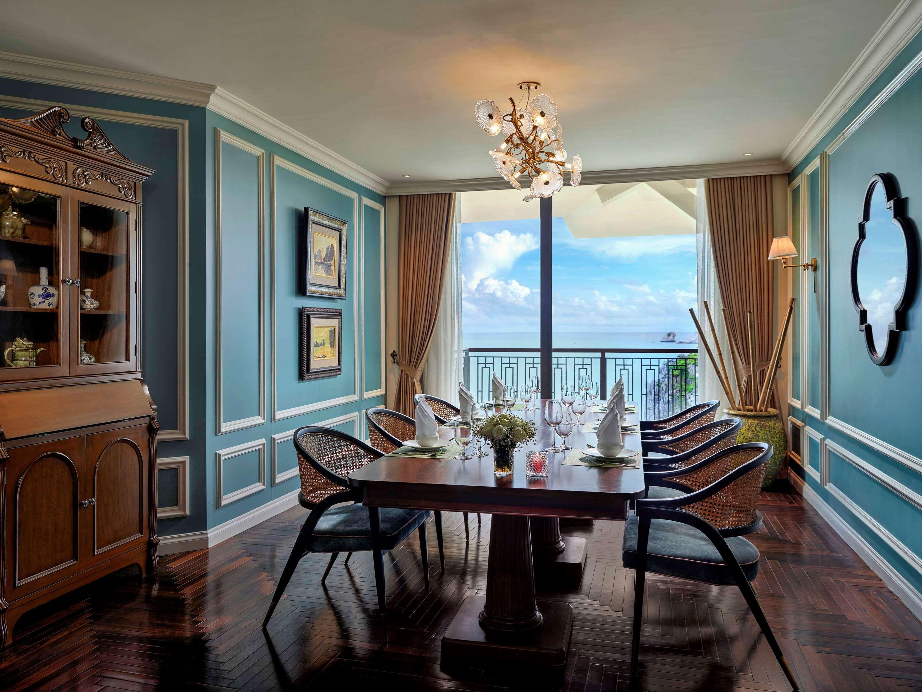 Hôtel Perle d'Orient Cat Ba - MGallery Chan Chau Buitenkant foto Dining room