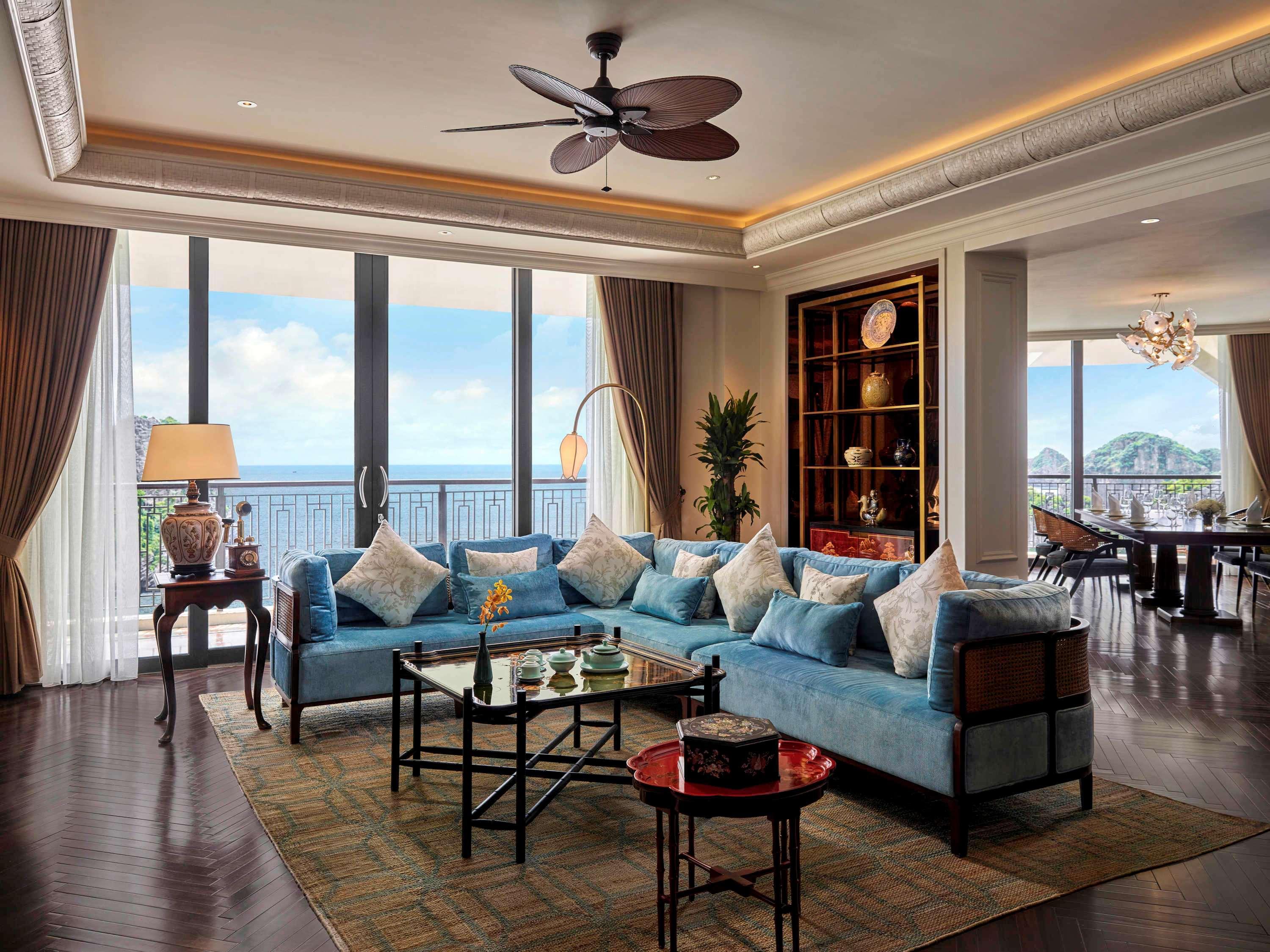 Hôtel Perle d'Orient Cat Ba - MGallery Chan Chau Buitenkant foto The living room of a suite at The Ritz-Carlton, Shenzhen