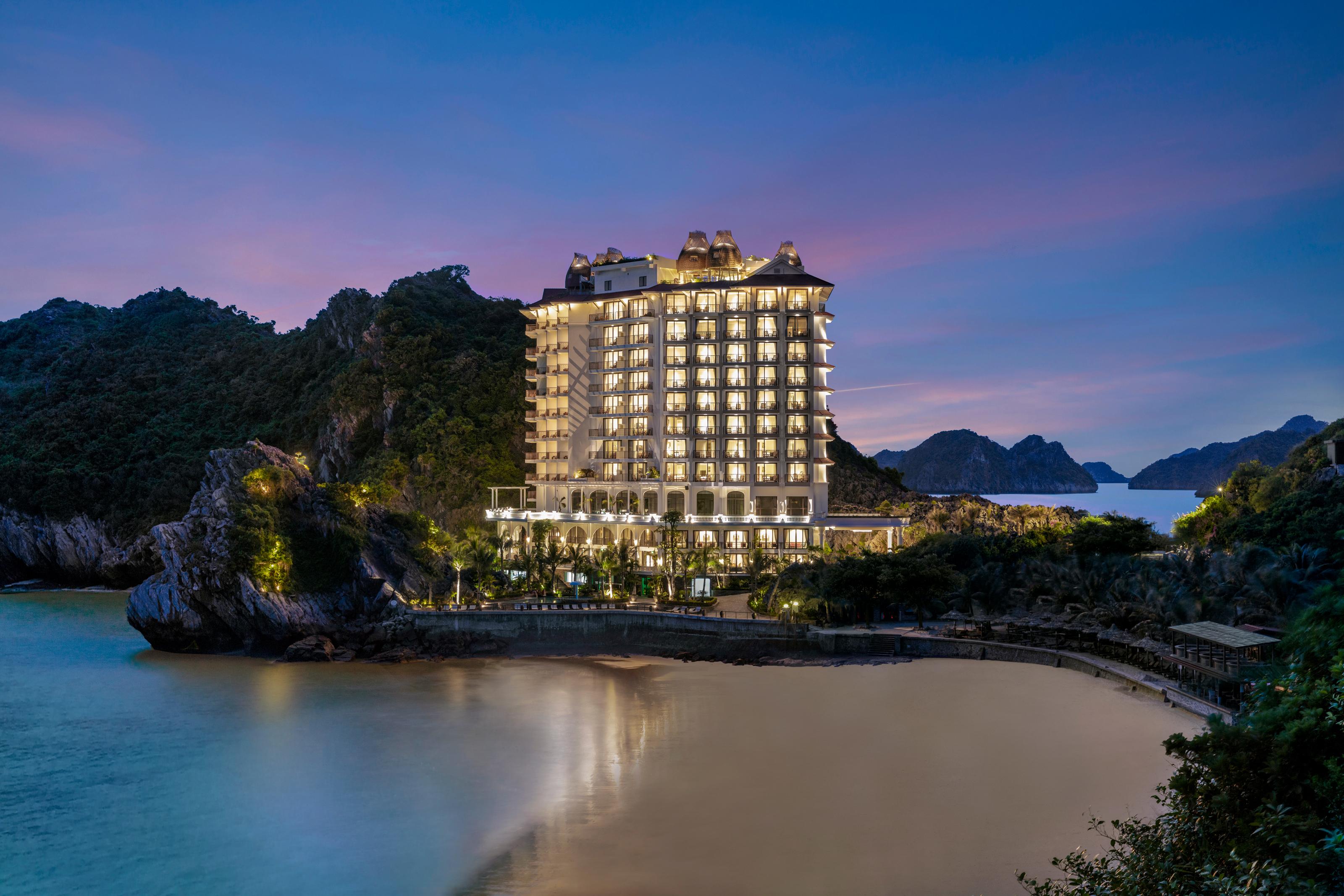 Hôtel Perle d'Orient Cat Ba - MGallery Chan Chau Buitenkant foto Vinpearl Hotel Nha Trang