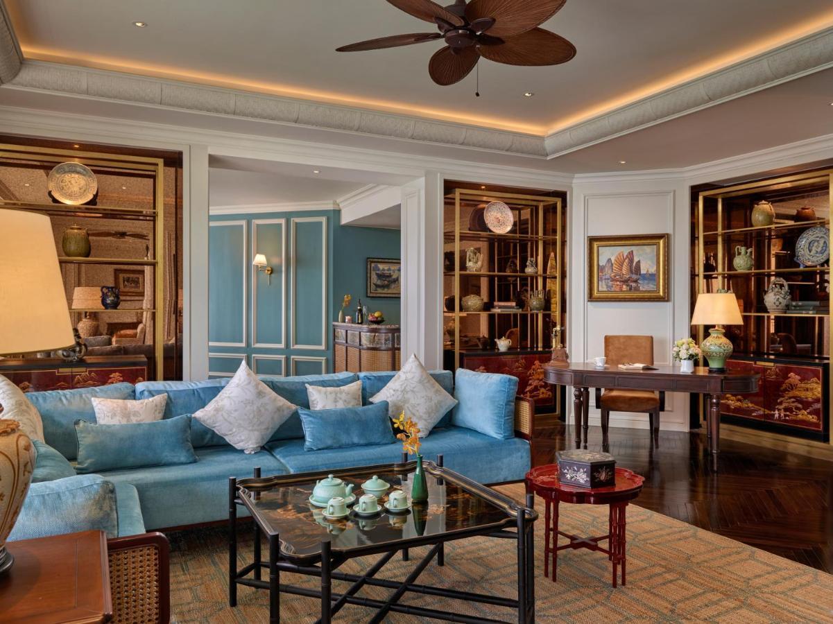 Hôtel Perle d'Orient Cat Ba - MGallery Chan Chau Buitenkant foto The living room of a suite at the Mandarin Oriental, Bangkok