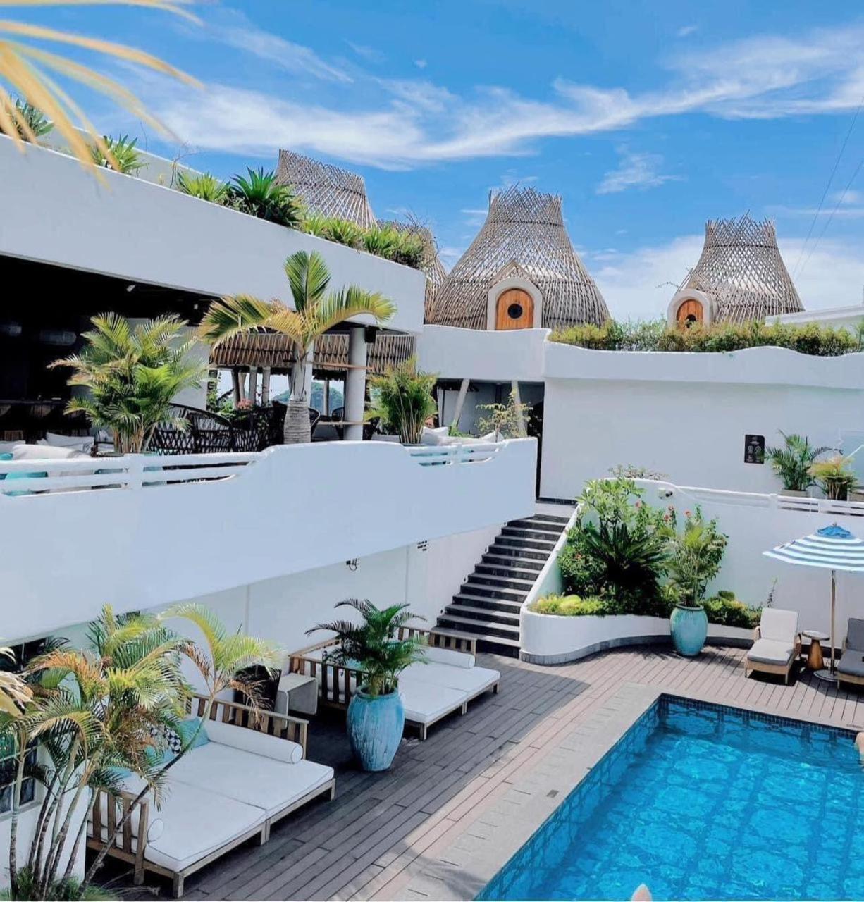 Hôtel Perle d'Orient Cat Ba - MGallery Chan Chau Buitenkant foto The rooftop pool at the hotel